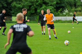 Pomarańczowo-czarny początek sezonu