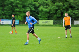 Pomarańczowo-czarny początek sezonu