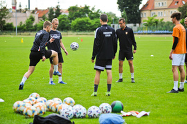 Pomarańczowo-czarny początek sezonu