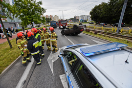 Zmieniał pas i dachował na Ogólnej