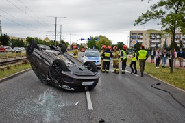 Zmieniał pas i dachował na Ogólnej