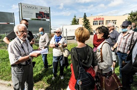 Na prawo most, na lewo most, a dołem Elbląg płynie