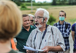 Na prawo most, na lewo most, a dołem Elbląg płynie
