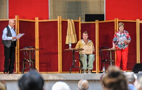 Oskarowo przy stoliku Oskarowo przy stoliku