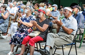 Oskarowo przy stoliku Oskarowo przy stoliku