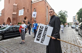 \"Prosimy o to, żeby pandemia się skończyła\". Ruszyła elbląska piesza pielgrzymka