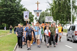 \"Prosimy o to, żeby pandemia się skończyła\". Ruszyła elbląska piesza pielgrzymka