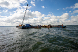 Wyspa już powstaje na Zalewie Wiślanym