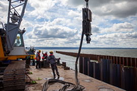 Wyspa już powstaje na Zalewie Wiślanym