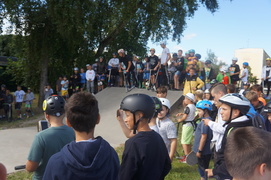 Hulajnogowe show w skateparku