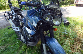 Motocyklista uderzył w maszynę rolniczą