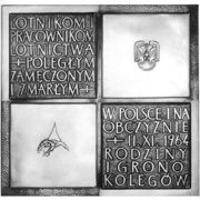 Tablica pamiątkowa ku czci lotników polskich poległych, zamęczonych i zmarłych umieszczona w kościele św. Marcina na ul. Piwnej w Warszawie pod szczątkowym krucyfiksem zniszczonym w Powstaniu Warszawskim. Za tablicą wmurowano tuleję z listą nieżyjących lotników. Jest tam wymienione również nazwisko Ojca.
