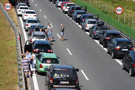 Dachowanie na trasie S7. Są utrudnienia w ruchu