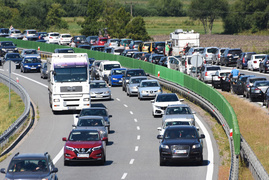 Dachowanie na trasie S7. Są utrudnienia w ruchu