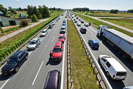 Dachowanie na trasie S7. Są utrudnienia w ruchu