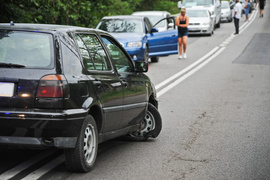 Zderzenie trzech pojazdów na ul. Królewieckiej, sprawca bez uprawnień i pijany zdjęcie nr 228487