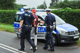 Zderzenie trzech pojazdów na ul. Królewieckiej, sprawca bez uprawnień i pijany zdjęcie nr 228495