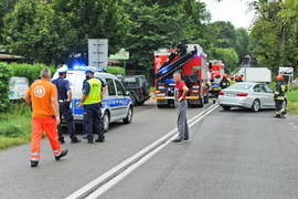 Zderzenie trzech pojazdów na ul. Królewieckiej, sprawca bez uprawnień i pijany zdjęcie nr 228494