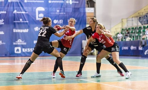 Start przegrał z mistrzyniami Polski