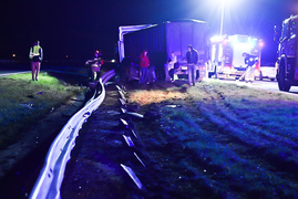 Zderzenie ciężarówki z mercedesem na trasie S7