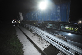 Zderzenie ciężarówki z mercedesem na trasie S7