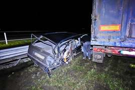 Zderzenie ciężarówki z mercedesem na trasie S7