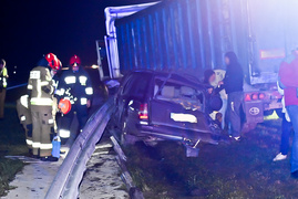 Zderzenie ciężarówki z mercedesem na trasie S7