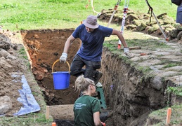 Archeologiczne odkrycie w pobliżu muzeum. Naukowcy odnaleźli fragmenty średniowiecznej baszty zdjęcie nr 230233