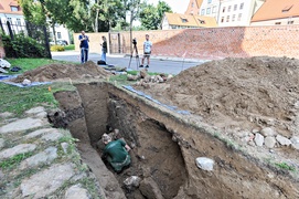 Archeologiczne odkrycie przy muzeum. Naukowcy odnaleźli fragmenty średniowiecznej baszty