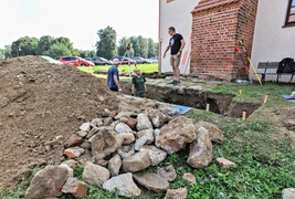 Archeologiczne odkrycie przy muzeum. Naukowcy odnaleźli fragmenty średniowiecznej baszty