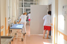 Emocje wokół oddziału położniczego