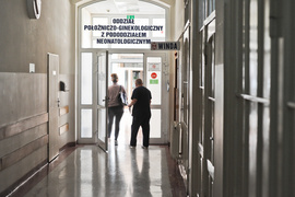 Emocje wokół oddziału położniczego