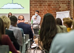 Dyskutowali o (nie)aktywnej młodzieży