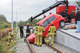 71-latek zepchnął toyotę z rampy kolejowej