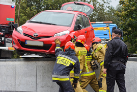 71-latek zepchnął toyotę z rampy kolejowej