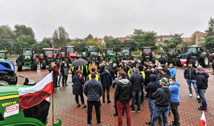 Rolniczy protest w Elblągu. \"Nie\" dla \"piątki Kaczyńskiego\"