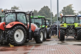 Rolniczy protest w Elblągu. \"Nie\" dla \"piątki Kaczyńskiego\"