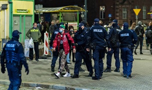 #Piekłokobiet. Policjanci utrudniali protestowanie