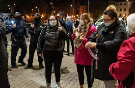 #Piekłokobiet. Policjanci utrudniali protestowanie