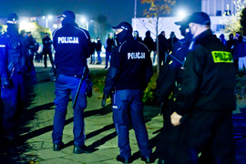 Grupa mężczyzn próbowała zakłócić protesty elblążan Grupa mężczyzn próbowała zakłócić protesty elblążan