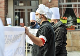 Gastronomia z czarną polewką dla rządu