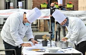 Gastronomia z czarną polewką dla rządu