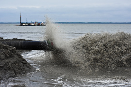 Poszerzają plażę w Kadynach