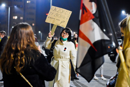 Protestujący: PiS jak kot