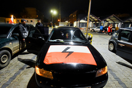 Protestujący: PiS jak kot