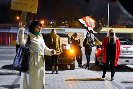 Protestujący: PiS jak kot