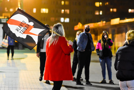 Protestujący: PiS jak kot