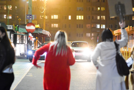 Protestujący: PiS jak kot