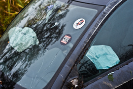 Kobieta kierująca audi uderzyła w drzewo