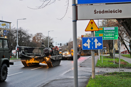 Wojsko przejechało przez miasto
